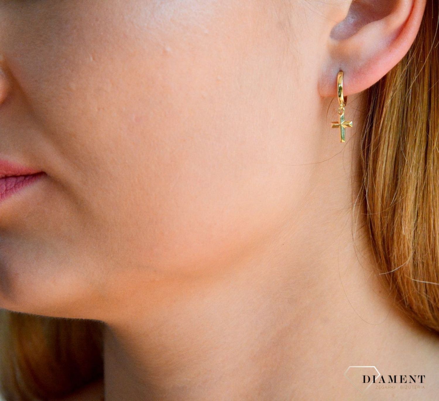 Złote kolczyki damskie 375 wiszące krzyżyki na kółeczku KL 10632 375.jpg